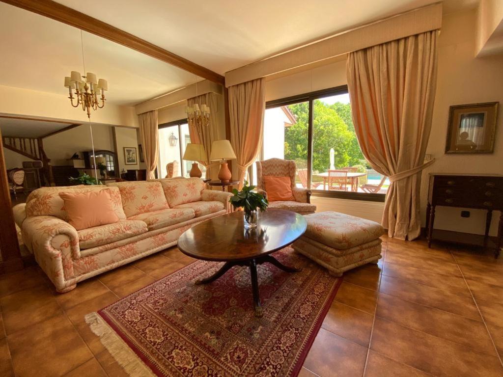 Villa Blanca Con Piscina A 15 Minutos De Toledo - Apartamentos Aloha Toledo Olias del Rey Bagian luar foto