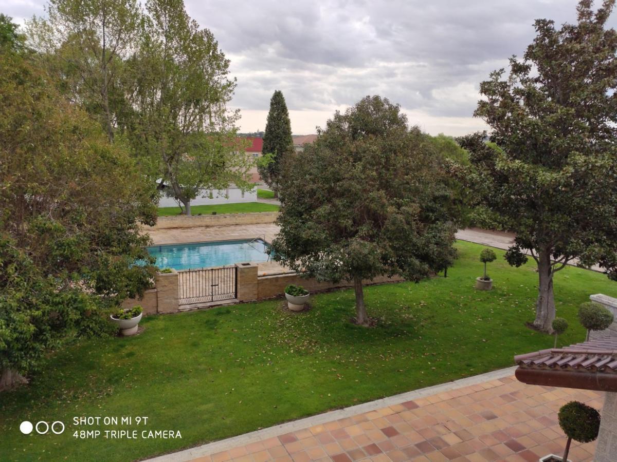 Villa Blanca Con Piscina A 15 Minutos De Toledo - Apartamentos Aloha Toledo Olias del Rey Bagian luar foto